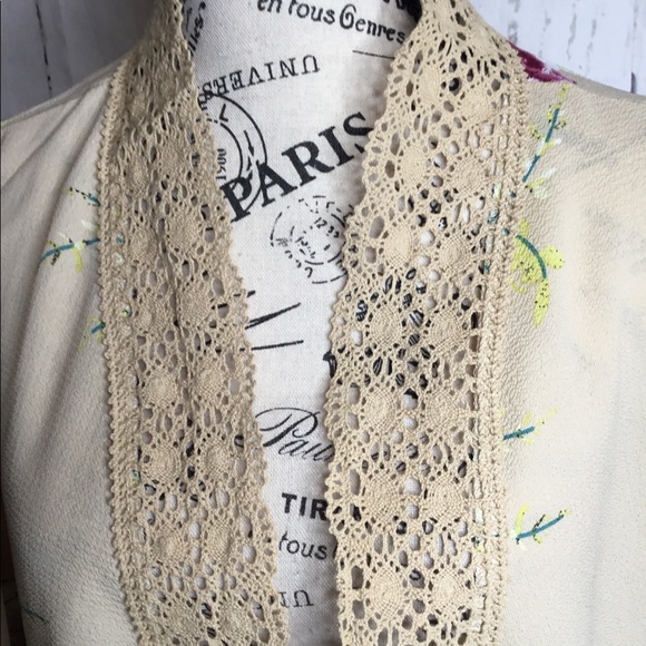 Women’s 🌸SOLD🌸 Flower Coverup - Picture 7 of 7